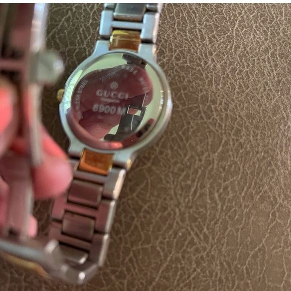 Gucci watch 💯 authentic - Picture 3 of 3